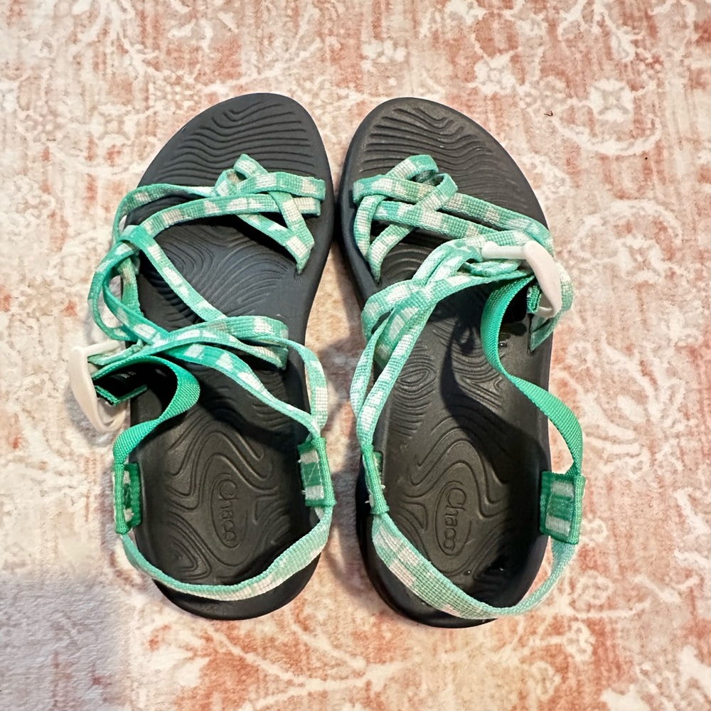 Chacos Size 7 Teal and White